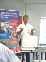 Jürgen Burberg während eines Workshops für DyStar
